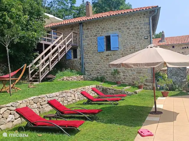gîte / cottage huren in Frankrijk, Ardèche, Saint-Basile – Domaine Doumas Zwembad met ligbedden