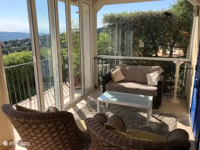 Villa avec piscine privée et climatisation | Espagne, Catalogne, Santa Cristina D'aro - villa La terrasse peut également être fermée par des portes coulissantes en verre