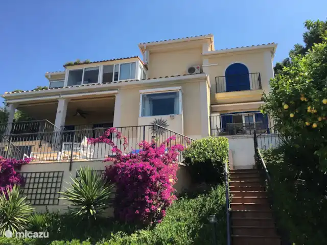 Villa avec piscine privée et climatisation | Espagne, Catalogne, Santa Cristina D'aro - villa Arrière de la maison