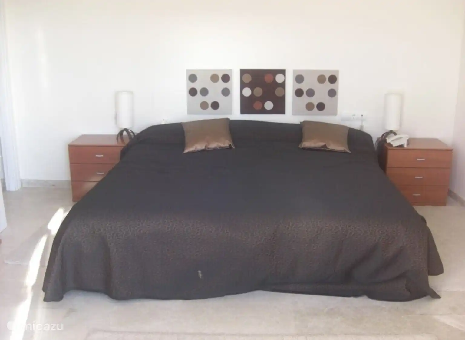 Master en suite bedroom with two single auping beds