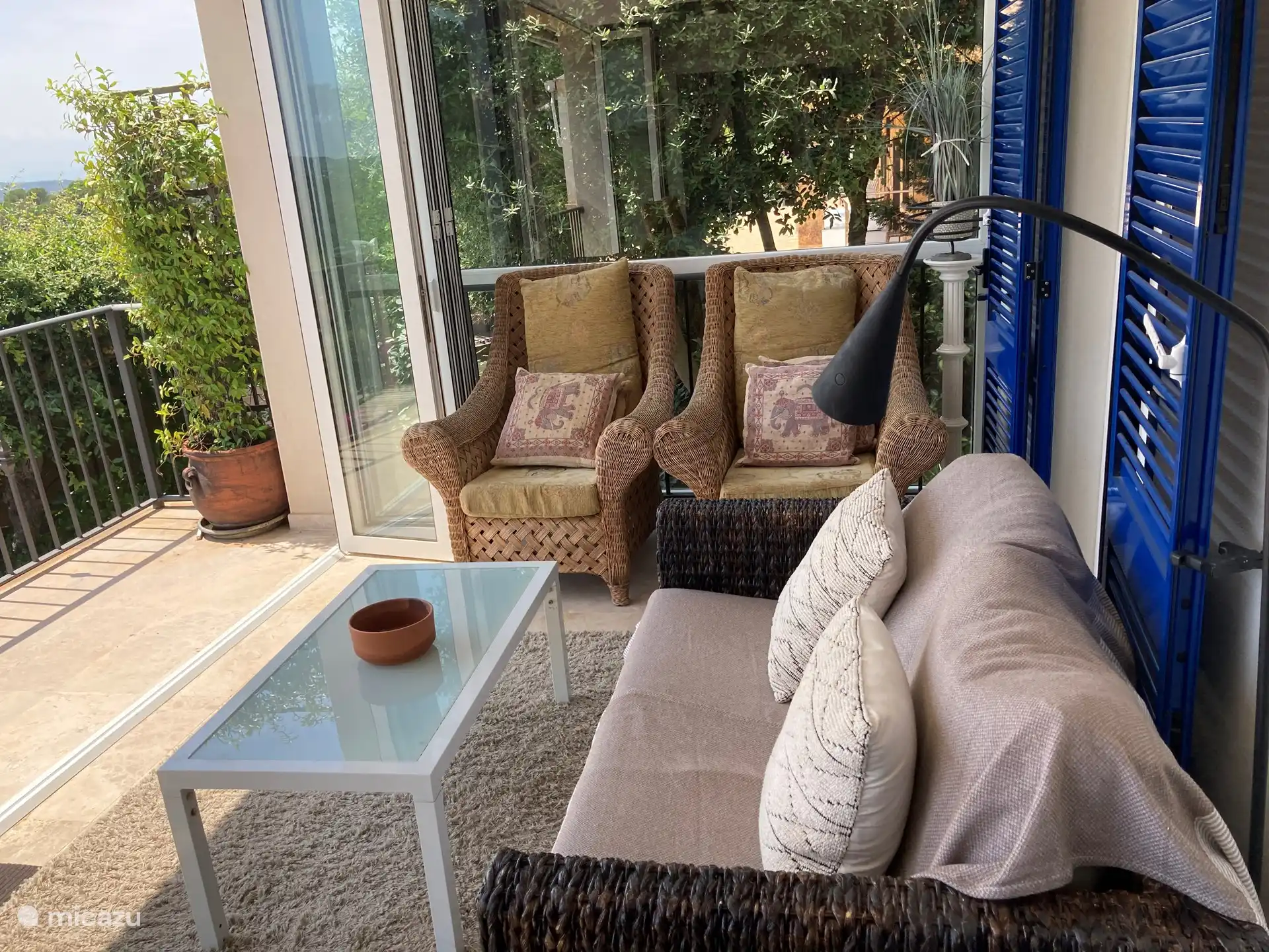 Lovely covered and possibly lockable terrace