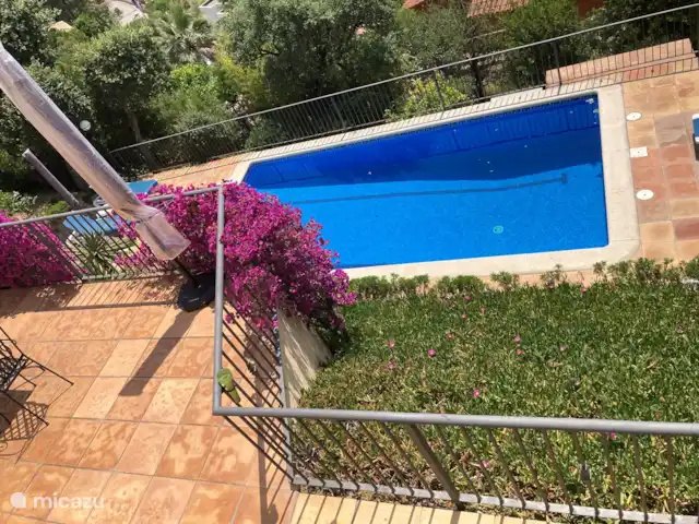 Villa avec piscine privée et climatisation | Espagne, Catalogne, Santa Cristina D'aro - villa La grande piscine est remplie d’eau salée, ce qui est meilleur pour la peau