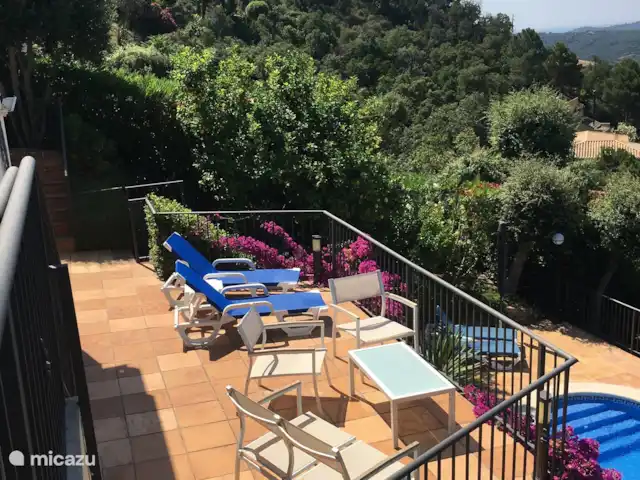 Villa avec piscine privée et climatisation | Espagne, Catalogne, Santa Cristina D'aro - villa Il y a plusieurs terrasses