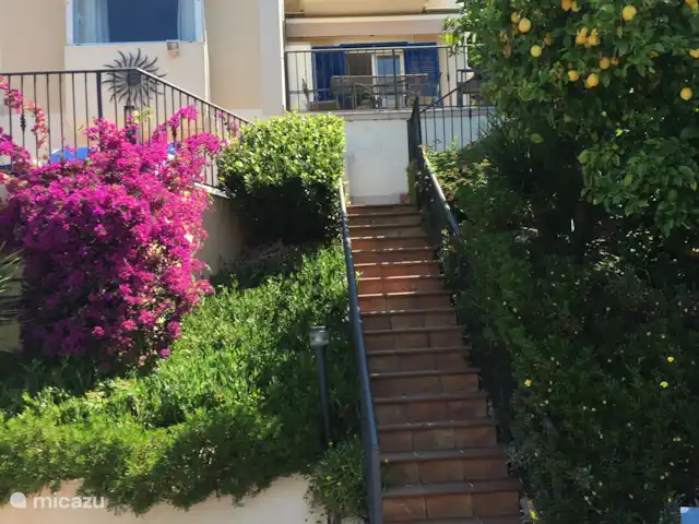 Villa avec piscine privée et climatisation | Espagne, Catalogne, Santa Cristina D'aro - villa Escalier avec portail vers la piscine
