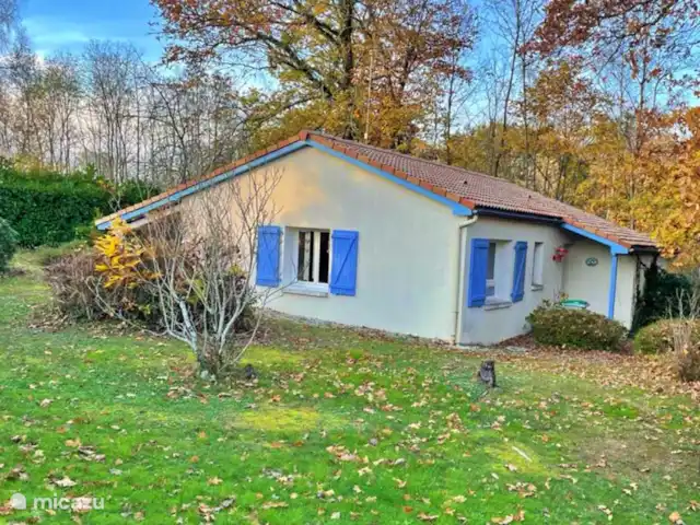 Maison de vacances Le Chat Maison 175 | France, Charente, Écuras - bungalow Avec beaucoup d’herbe, il est également amusant pour les jeux des enfants.