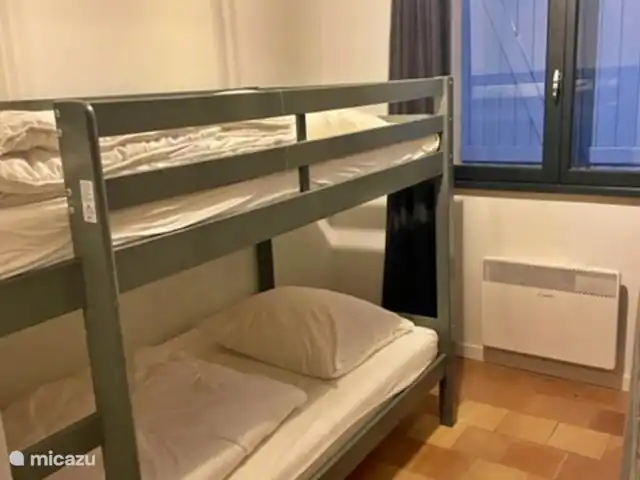 Maison de vacances Le Chat Maison 175 | France, Charente, Écuras - bungalow Deux chambres ont des lits superposés.