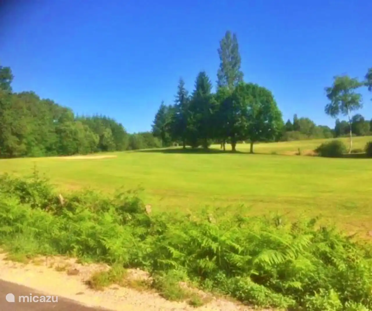 Golf ist weniger als 1 Kilometer entfernt. 