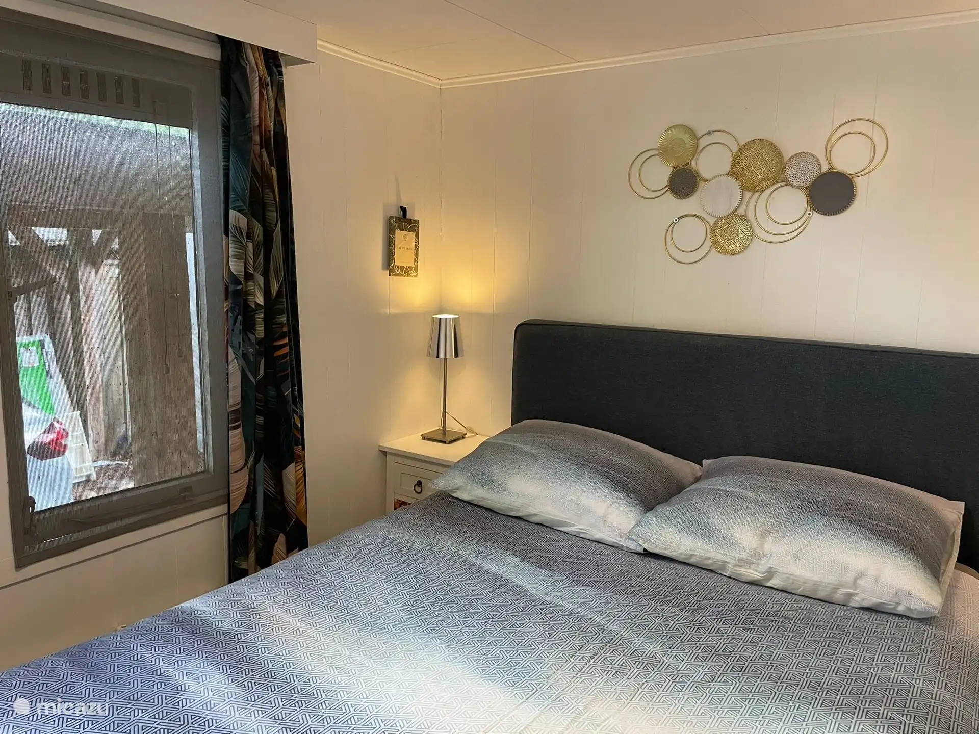 Schlafzimmer mit Doppelbett