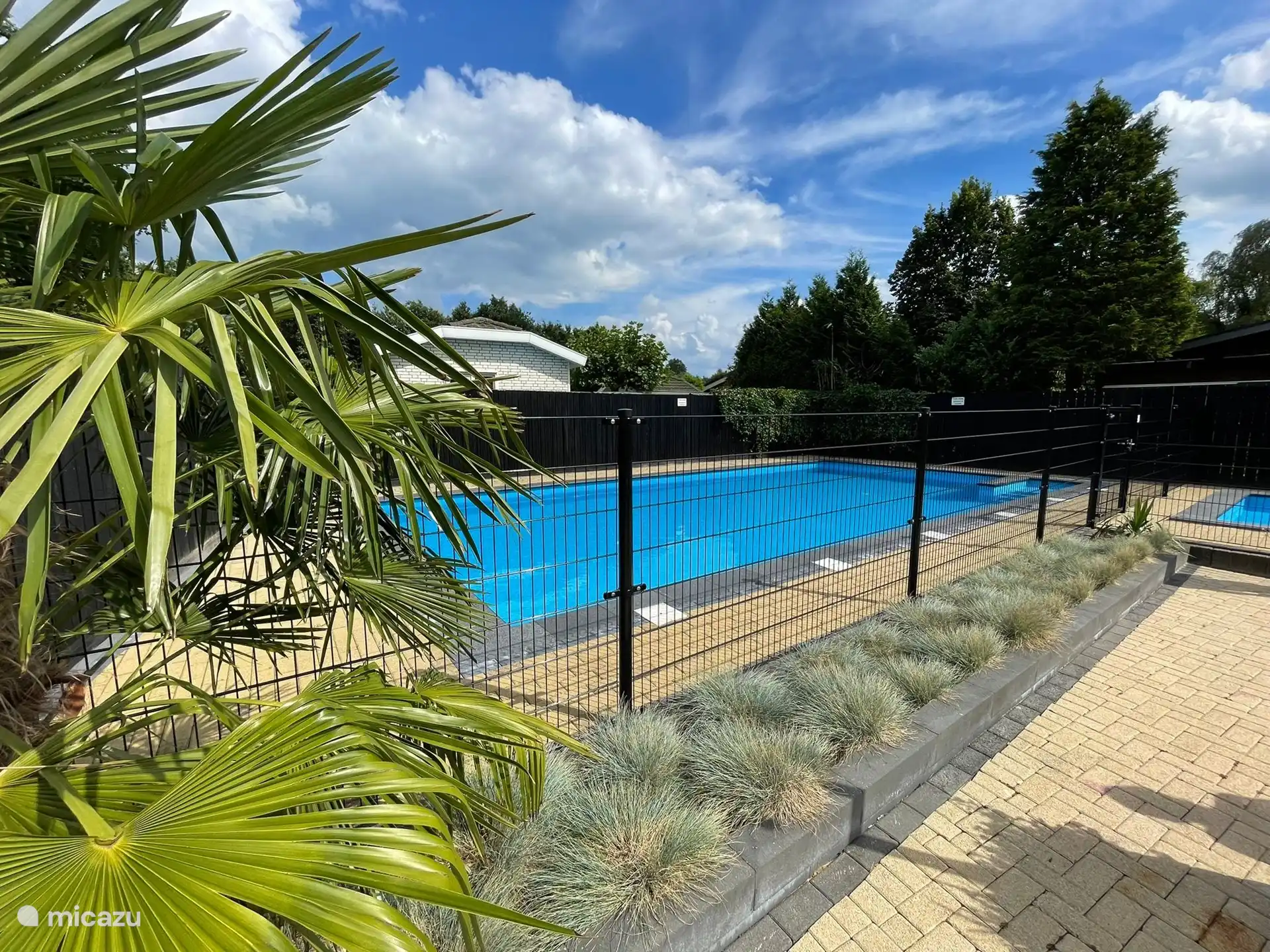 Gemeinschaftspool im Park, nur in den Sommermonaten geöffnet