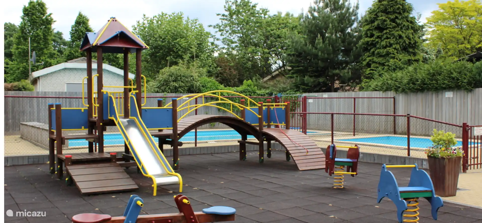 Gemeinschaftsspielplatz im Park