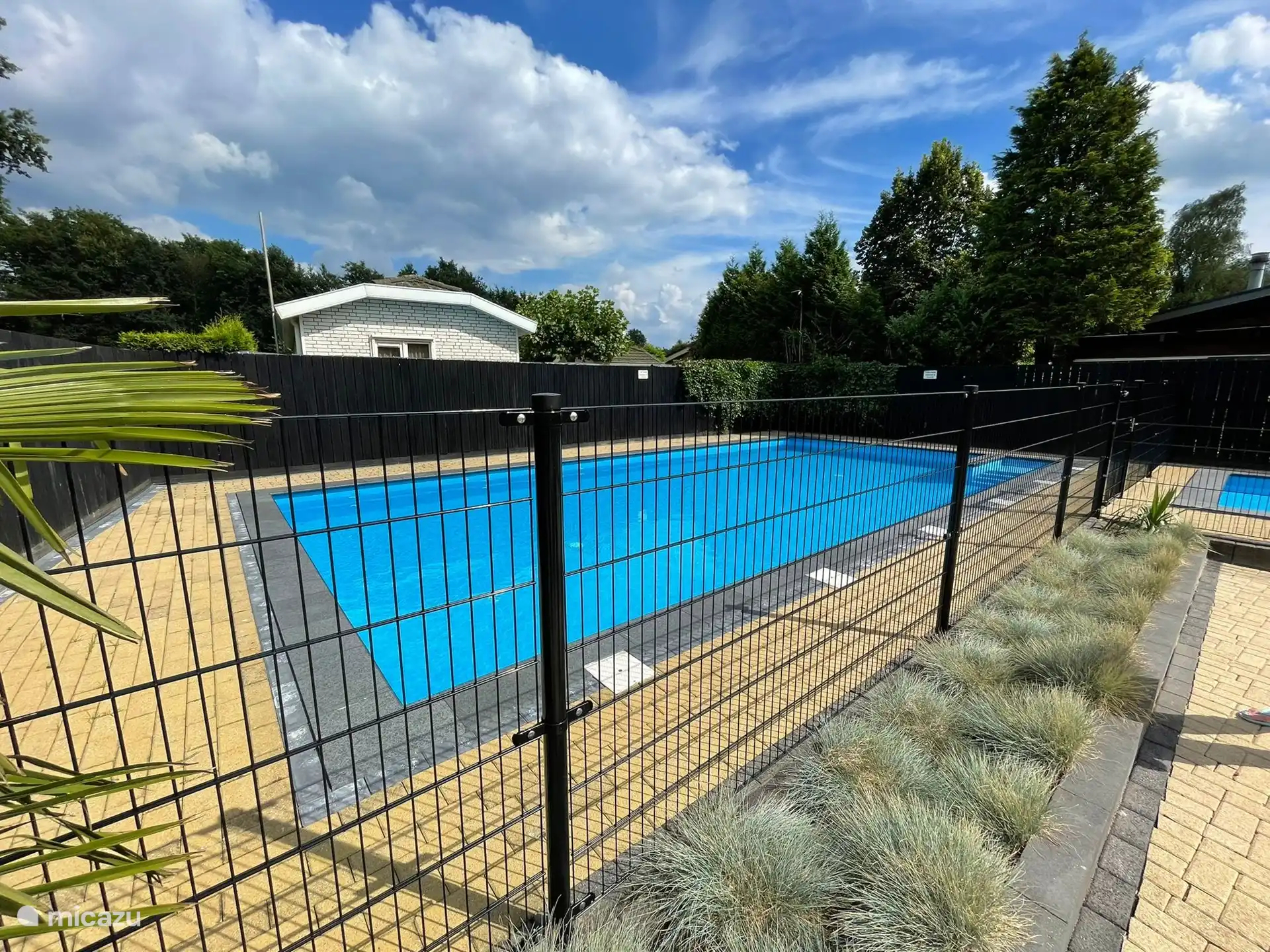 Gemeinschaftspool im Park, nur in den Sommermonaten geöffnet