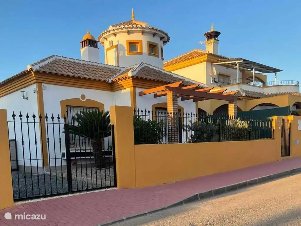 Villa Marysol Carport mit Parkplatz