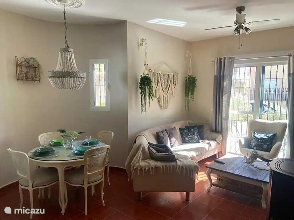 Geräumiges, gemütliches Wohnzimmer