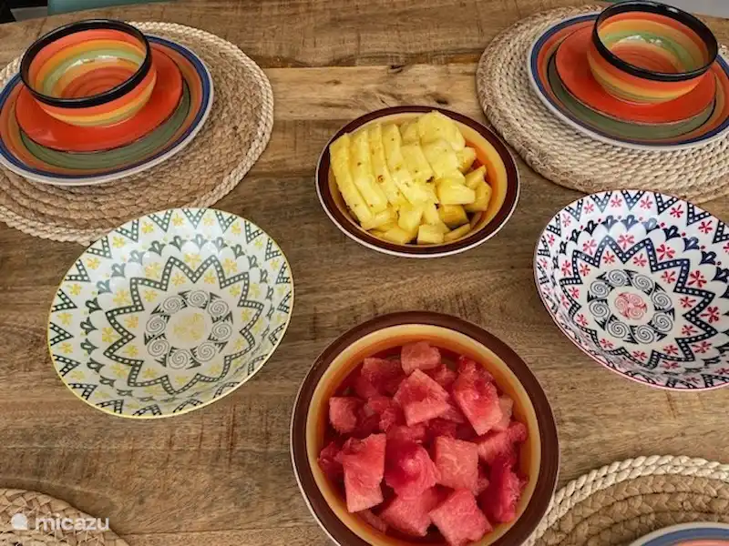 Eettafel met servies