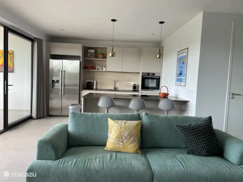 Woonkamer met keuken