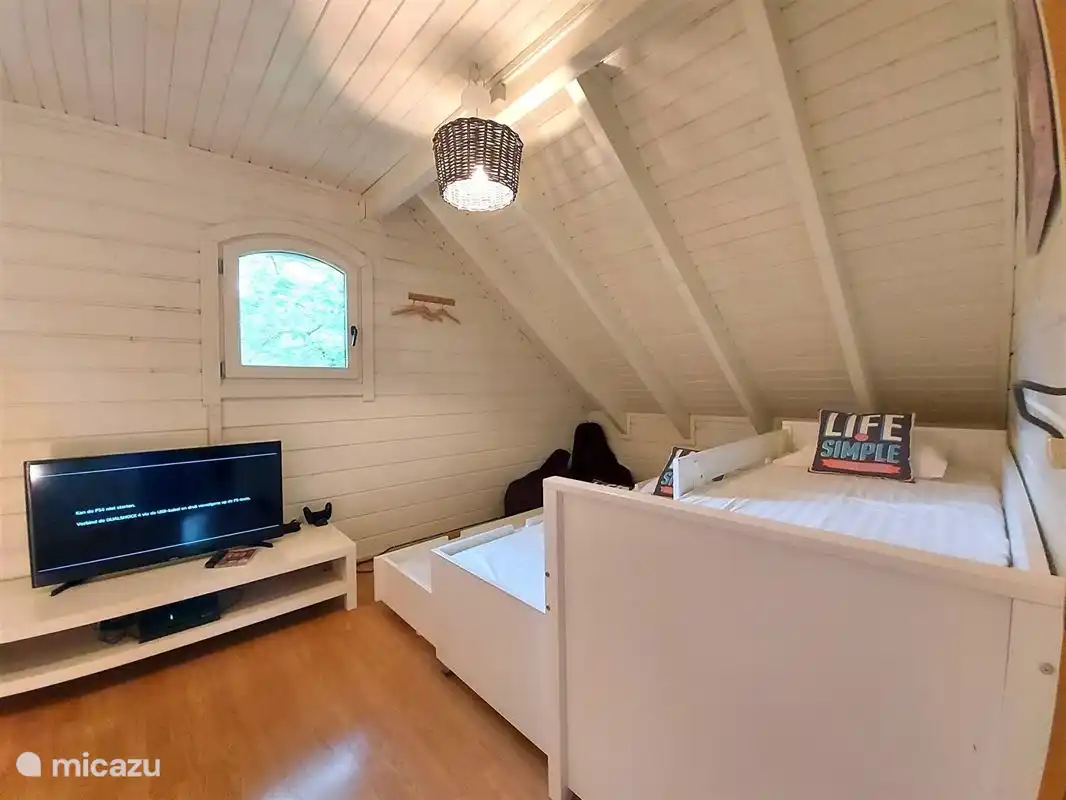 Chambre familiale spacieuse - (lit double et 3 lits simples (90*200)