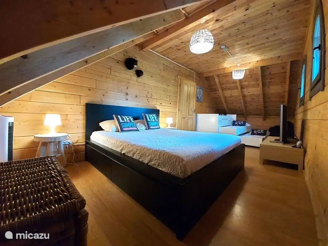 Chambre familiale spacieuse - (lit double et 3 lits simples (90*200)