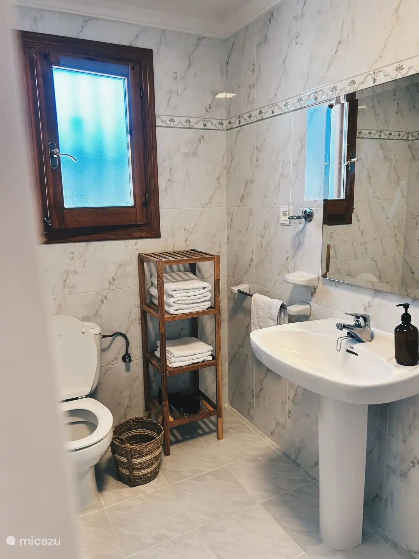 Eigenes Badezimmer, das direkt mit Schlafzimmer 1 verbunden ist