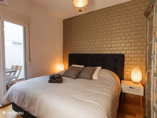 Casa Riad met ruim privé terras huren in Spanje, Costa del Sol, Málaga - appartement Sfeervol ingerichte slaapkamer met eigen patio.