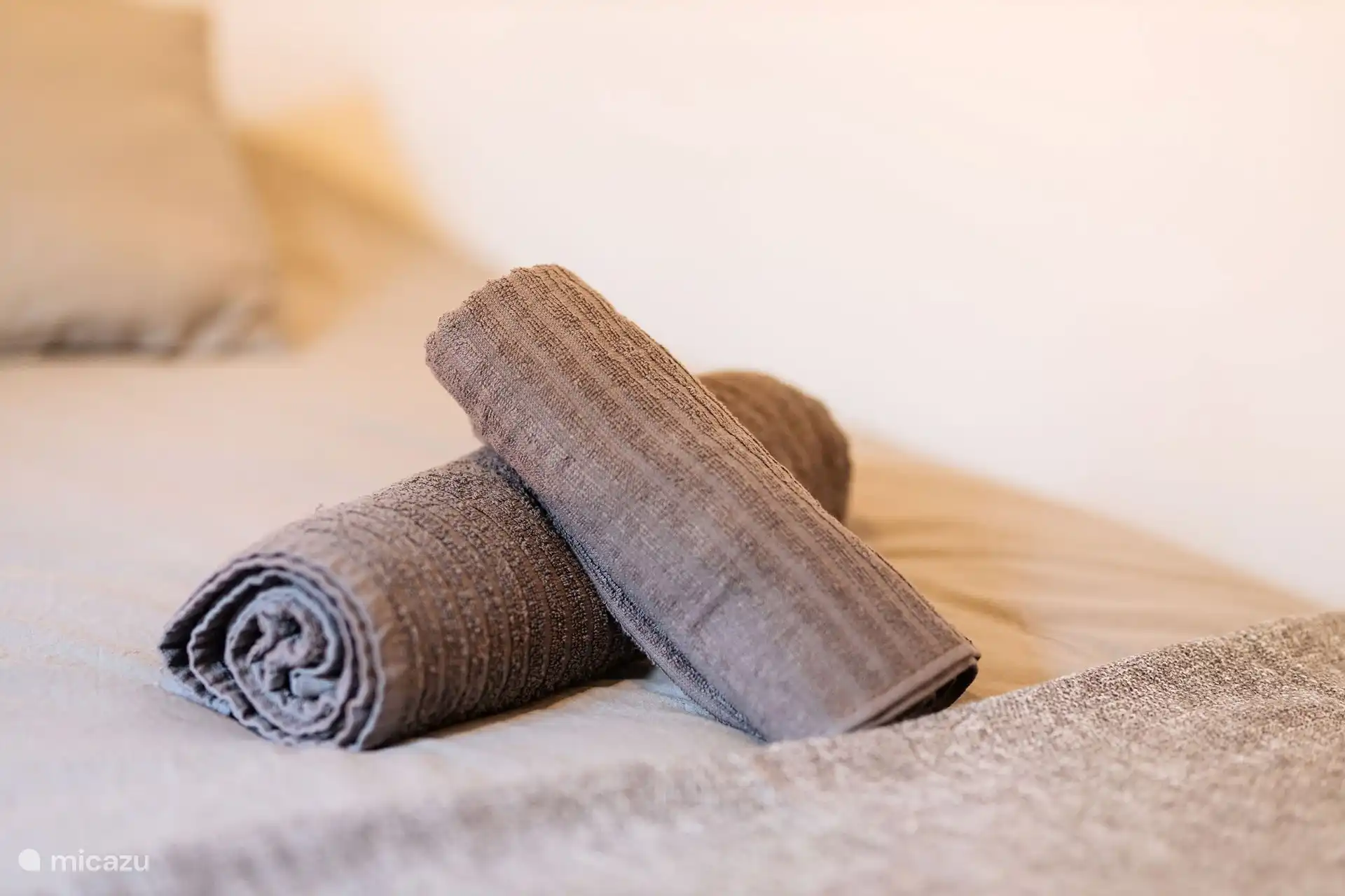 À l’arrivée, il y a un paquet de serviettes prêt pour tout le monde (2 serviettes par personne)