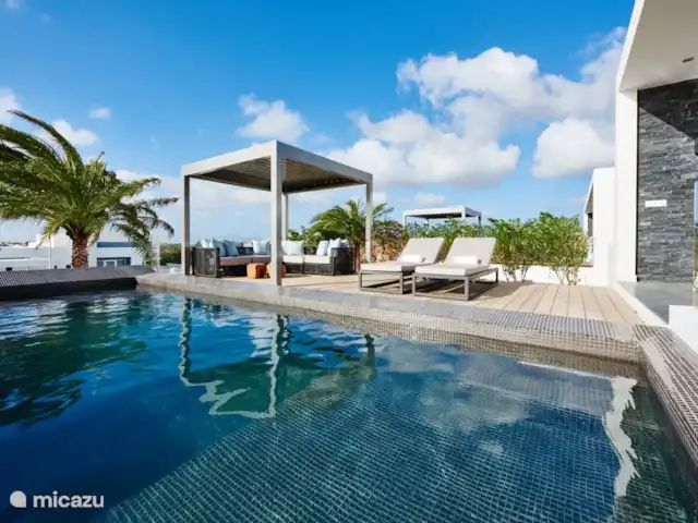 Villa Royale D | Curaçao, Banda Ariba (est), Jan Thiel - villa La piscine privée est située au dernier étage et vous avez une belle vue sur la mer des Caraïbes.
