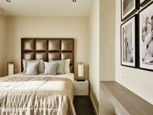 Villa Royale D | Curaçao, Banda Ariba (est), Jan Thiel - villa chambre principale très confortable avec salle de bain luxueuse et dressing.