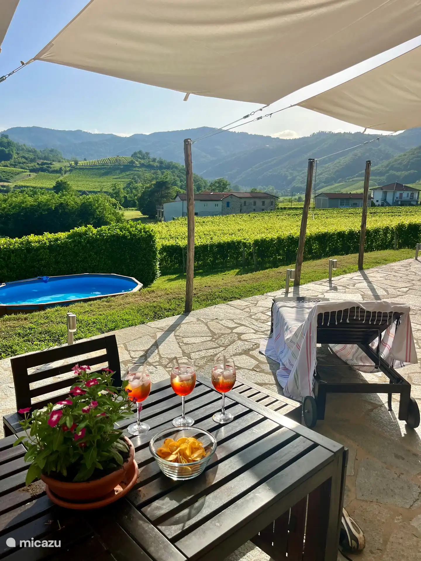 Un aperitivo al sol de la tarde.