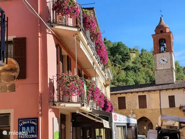 Villa al Plin huren in Italië, Piëmont, Vesime - villa La dolce Langa. Een fijn adresje voor koffie, overheerlijke koekjes en verrukkelijk ambachtelijk schepijs. In Vesime in op het dorpsplein. Aanrader!