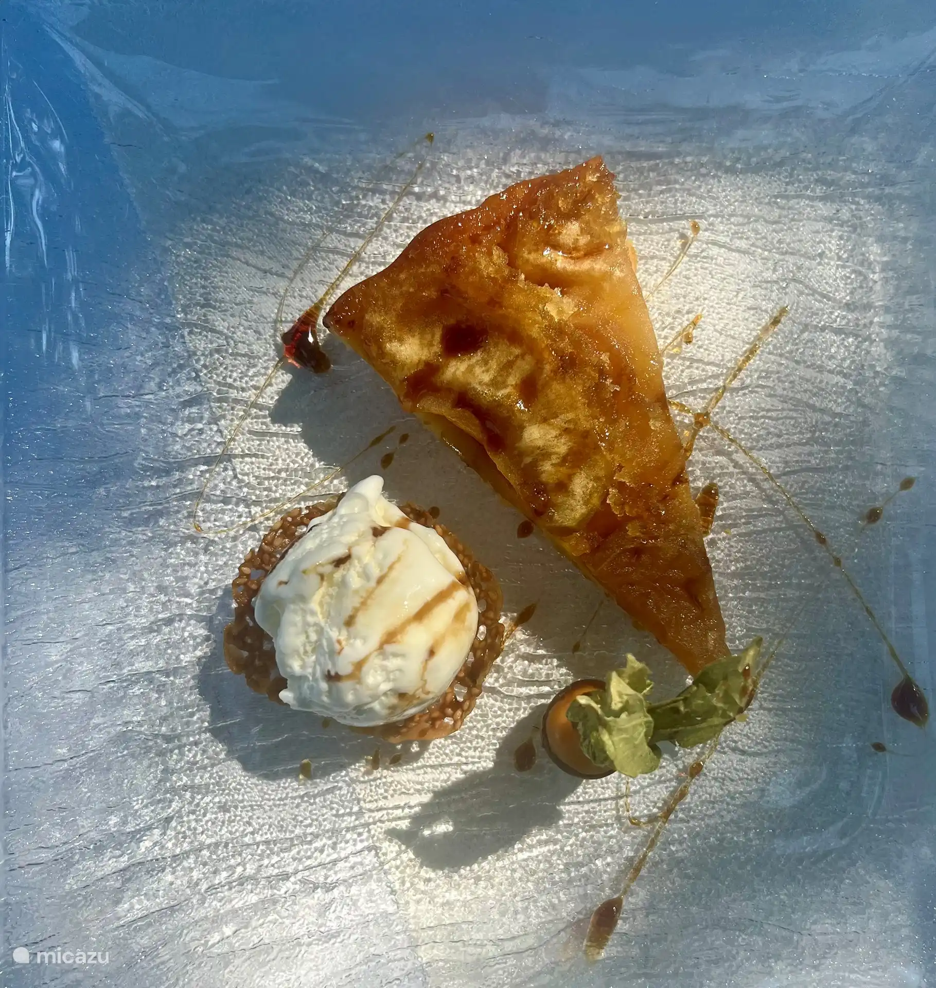 Sobre los restaurantes, los lugares de interés, las bodegas y la casa, tenemos una amplia documentación disponible para nuestros huéspedes. ¿Curioso? Envíame un e-mail y te enviaré más de 18 páginas con direcciones de nuestros restaurantes favoritos, todos cerca de la casa.