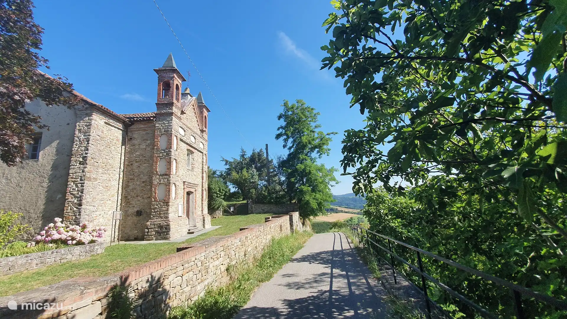 Joyas ocultas en la zona, como las dos iglesias de San Giorgio Scarampi.