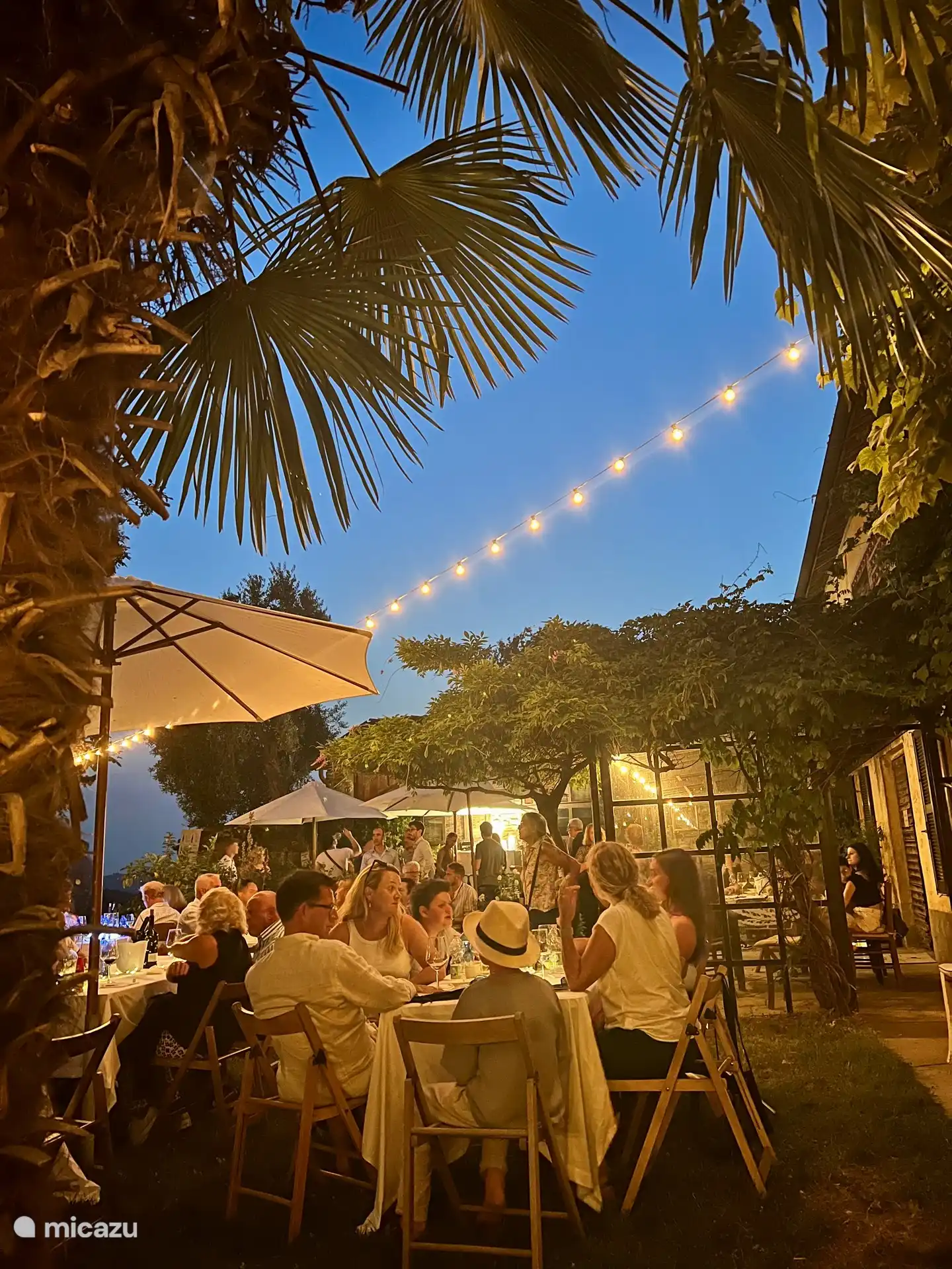 La región tiene muchas fiestas divertidas. Por ejemplo, varias veces al año la cena bajo las estrellas en Loazzolo.  