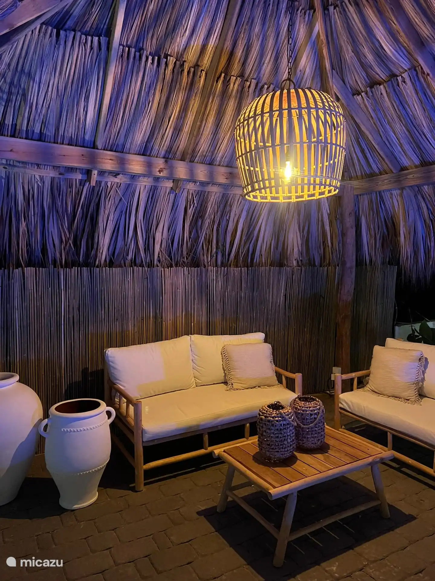 Die große Palapa ist auch abends sehr gemütlich.