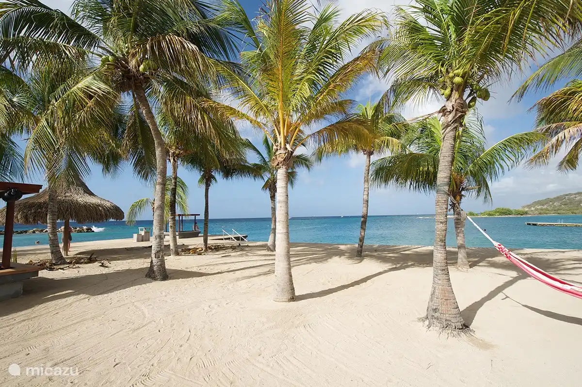 Der Strand Jan Thiel liegt nur 5 Fahrminuten von der Wohnung entfernt.