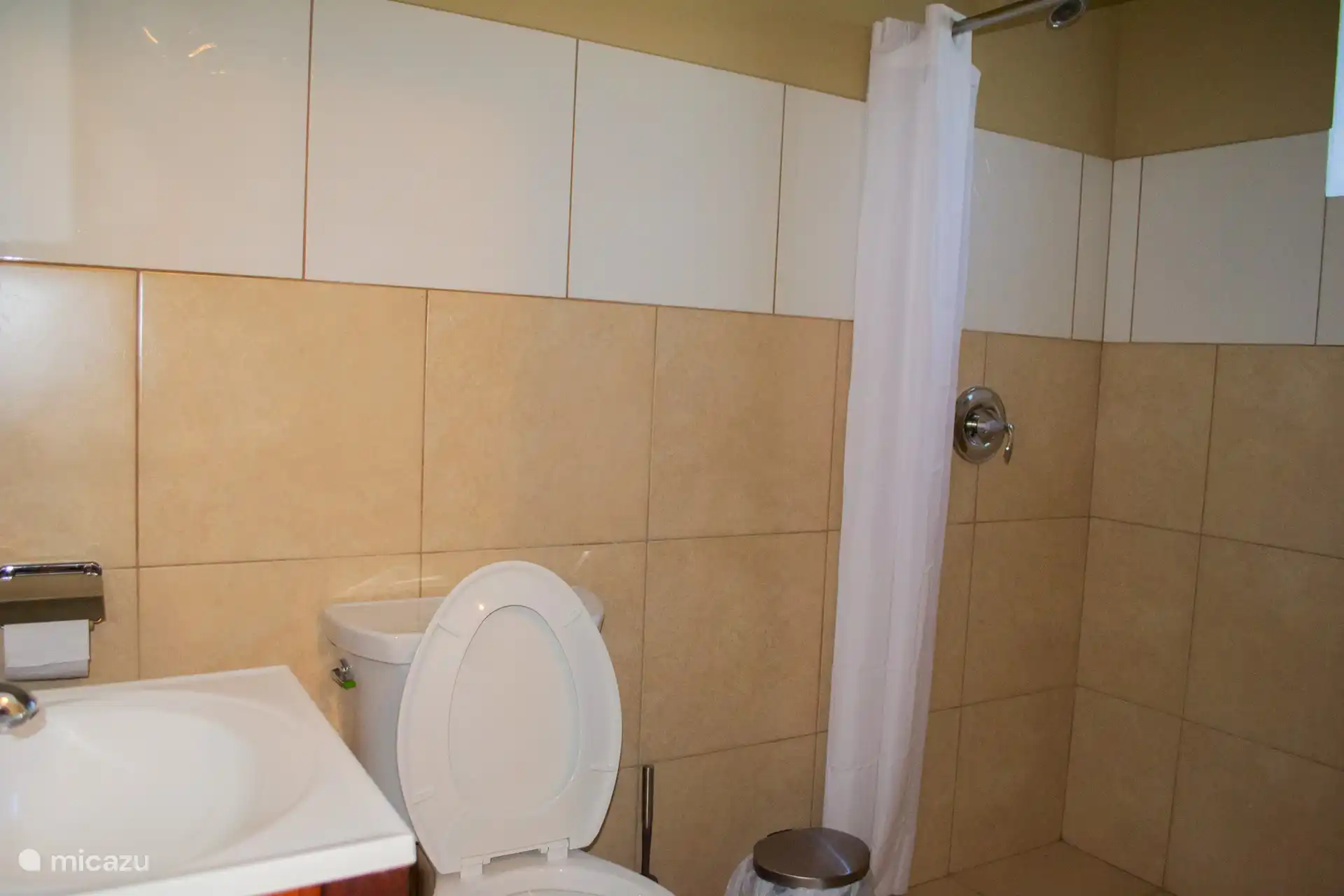 Badezimmer mit eigener Dusche