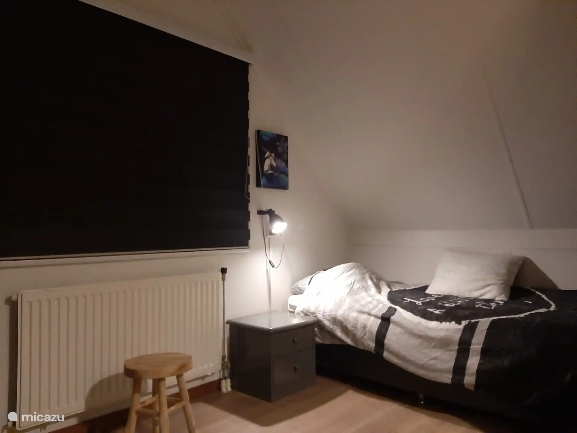 Vorderes Schlafzimmer mit Kommoden.