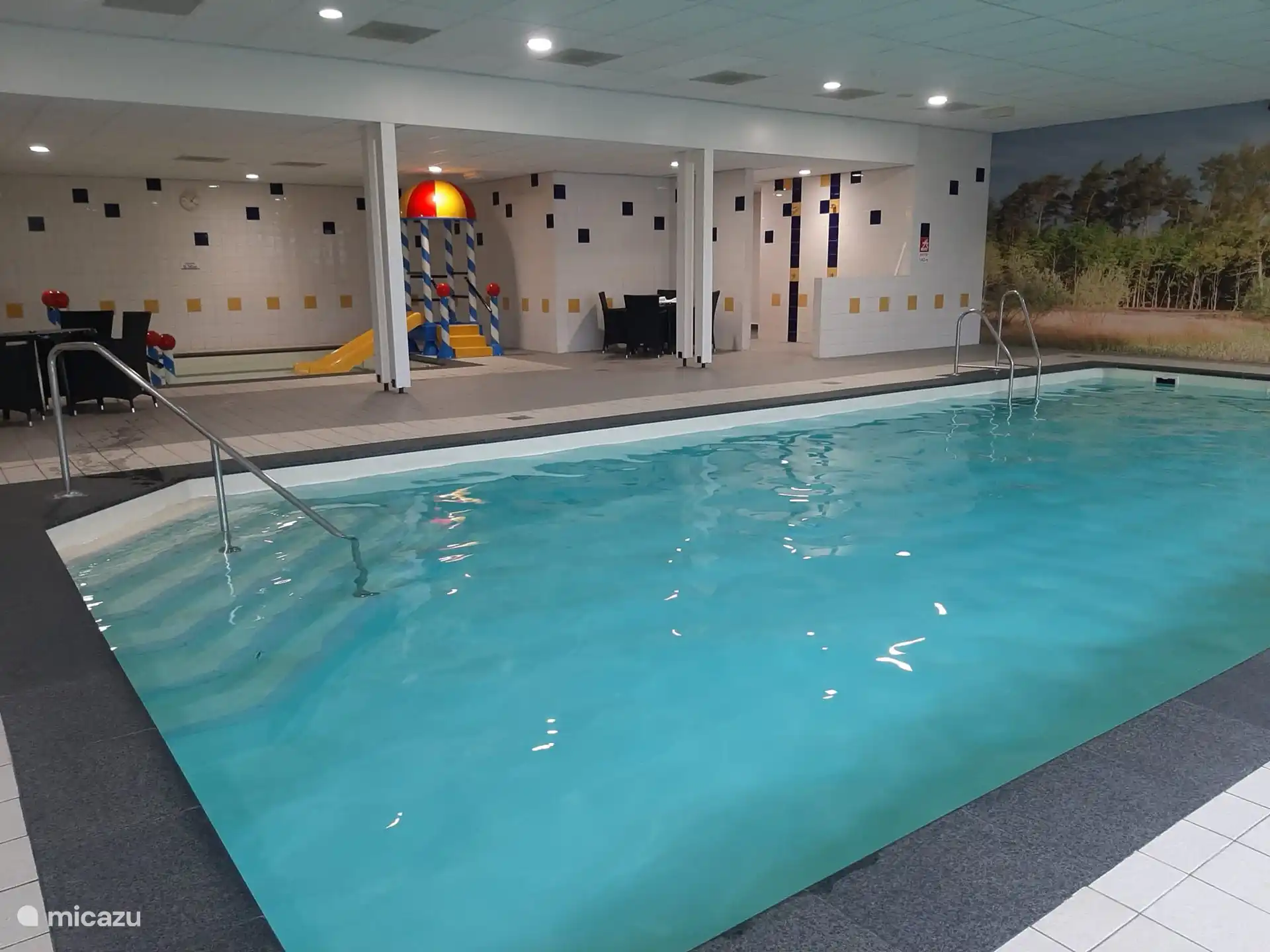 Freier Zugang zum Hallenbad.