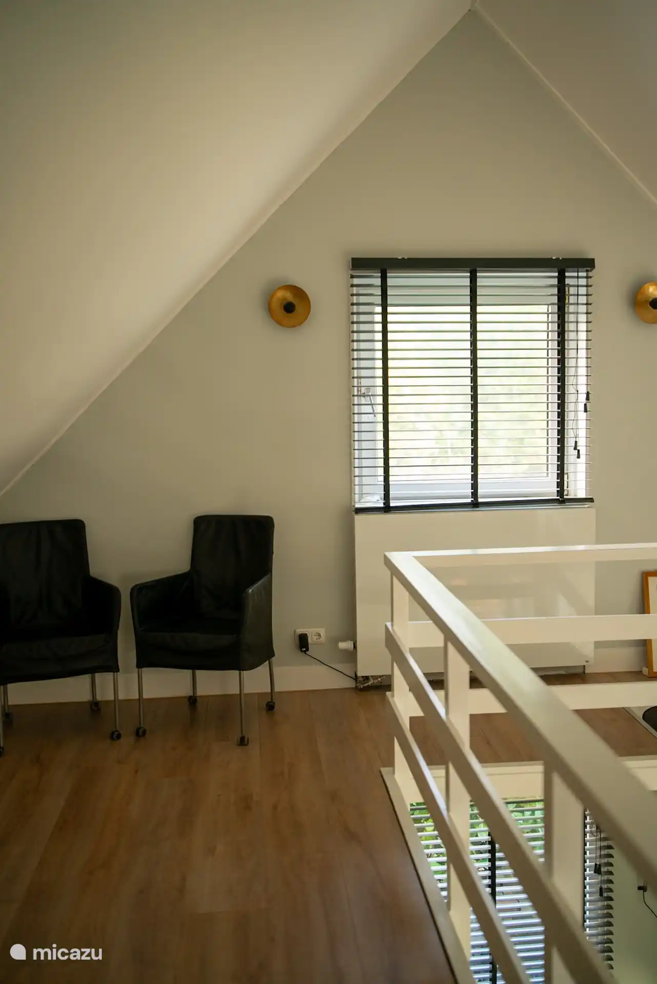 Ruhe finden auf dem Boden im Loft