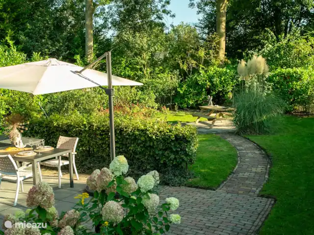 De Pimpelmees en Países Bajos, Frise, Boijl - casa vacacional Vista de nuestro hermoso jardín cerrado.