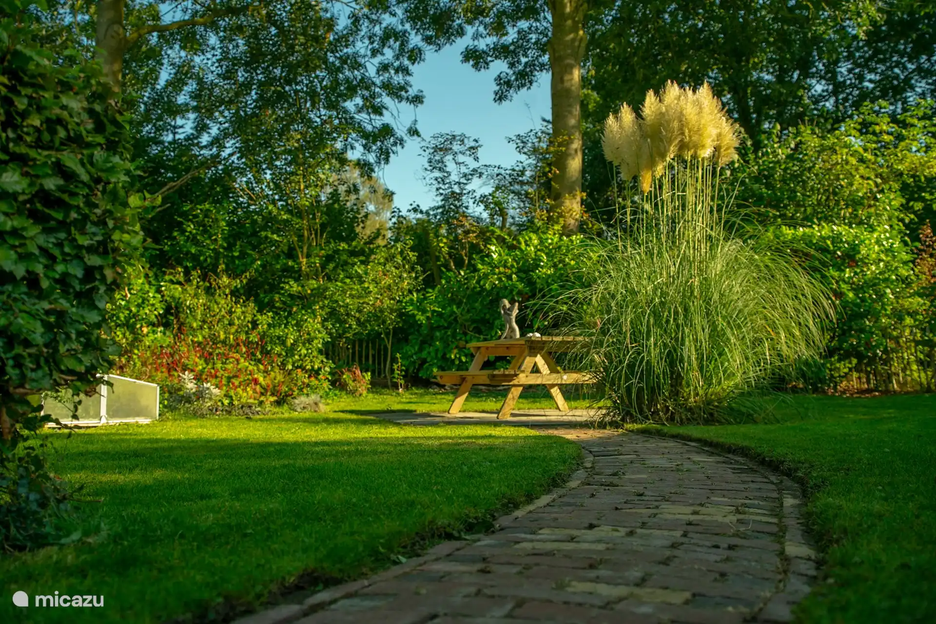 Setzen Sie sich in die grüne Oase.