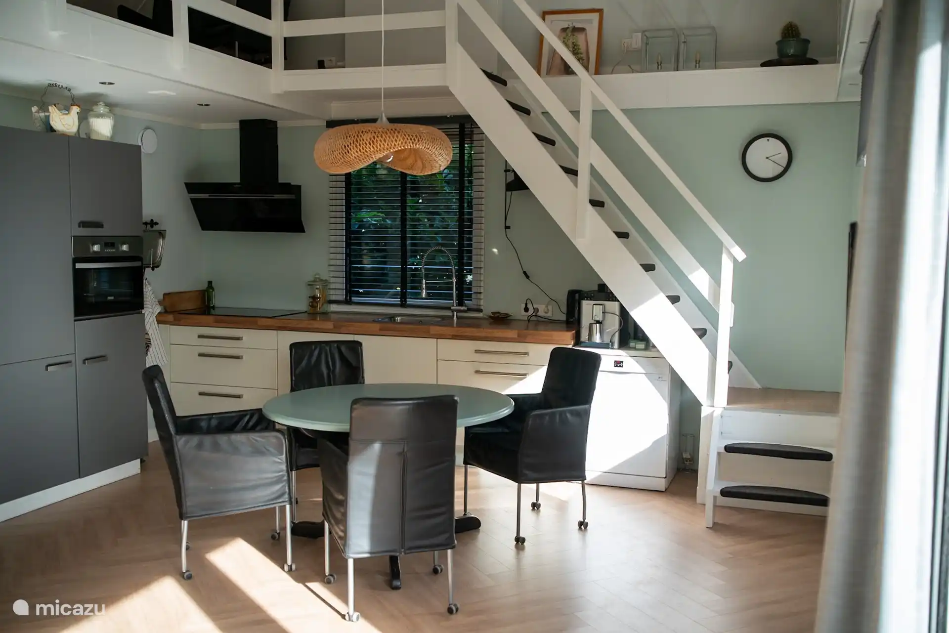 Die gemütliche Küche.