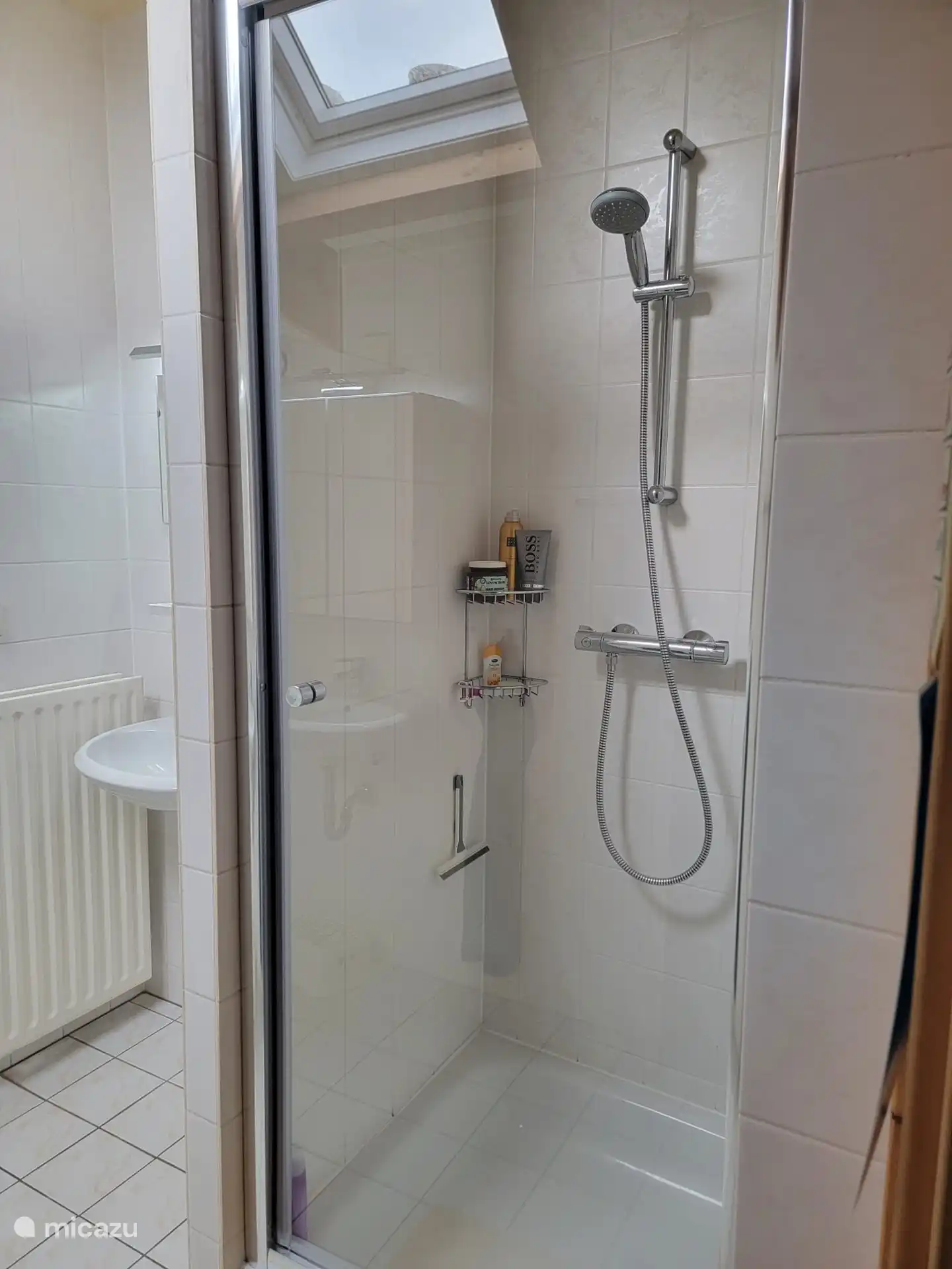 Salle de bain douche à l’étage