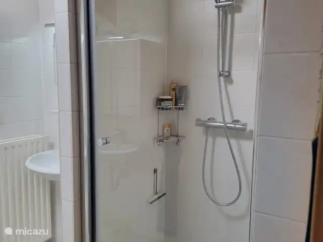 Paradis des vacances air marin | Pays-Bas, Zélande, Kamperland - maison de vacances Salle de bain douche à l’étage