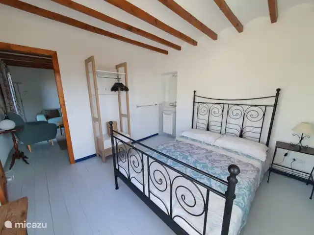 Finca Bugayeta | Espagne, Valence, Jijona - appartement Chambre 2 avec vue sur l’évier et le portant