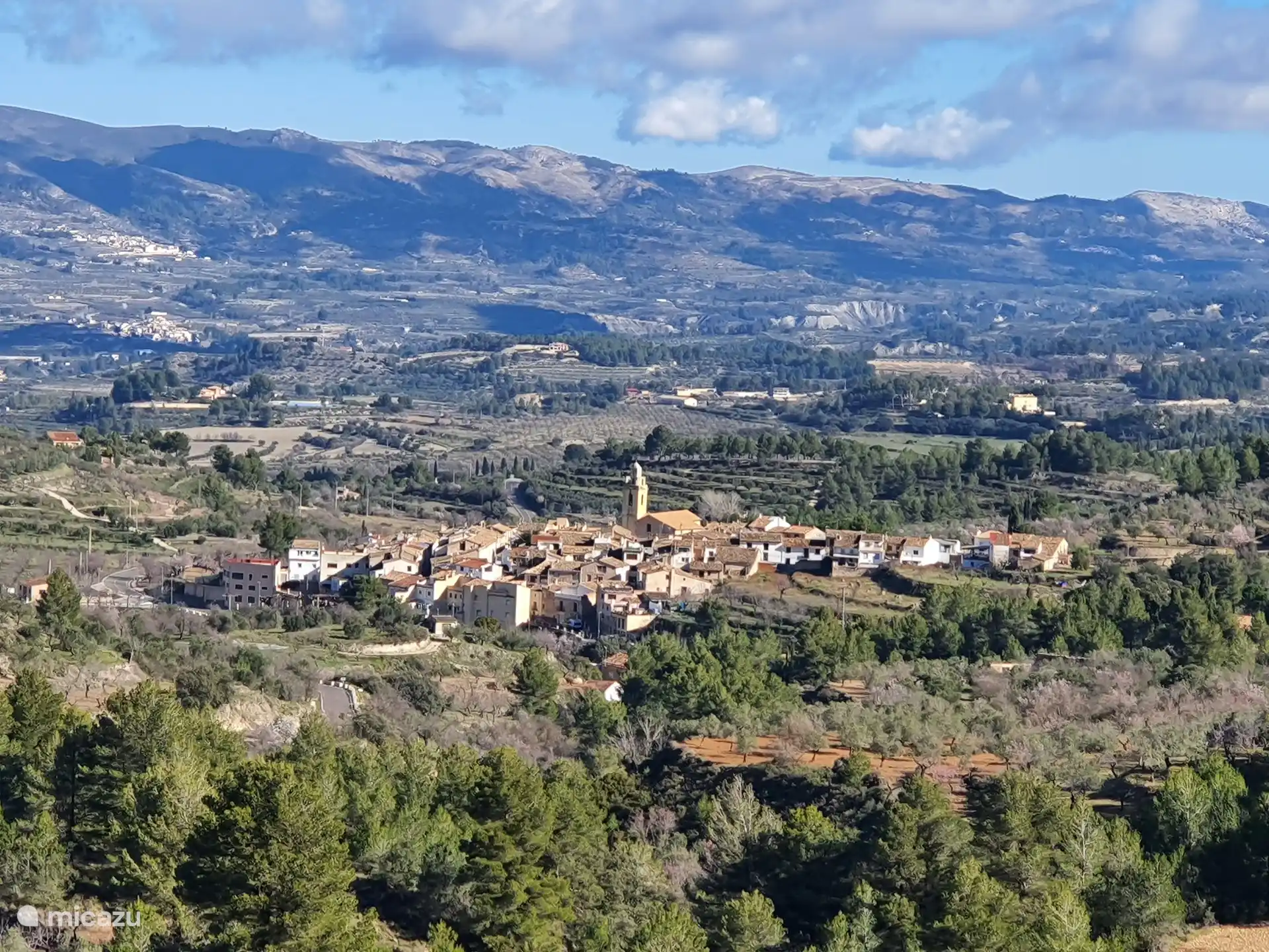 Schöne Routen für Radfahrer, Motorräder und Autos
