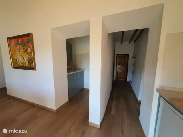 Finca Bugayeta | Espagne, Valence, Jijona - appartement Cuisine avec chasse d’eau et couloir menant à la salle de bain/toilettes et chambre supplémentaire