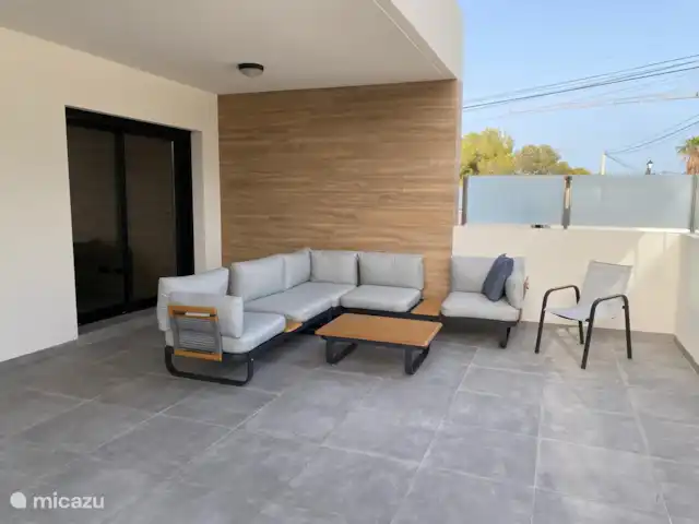 appartement huren in Spanje, Costa Blanca, Villamartin – Nieuw luxe appartement,groot terras  Ruim, afgesloten terras. Ca. 60 m2