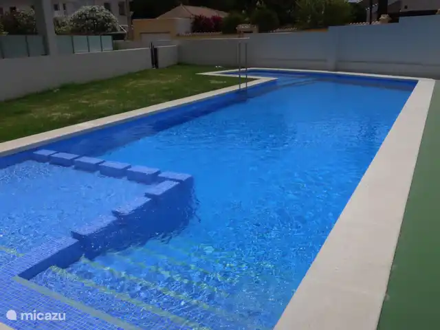 appartement huren in Spanje, Costa Blanca, Villamartin – Nieuw luxe appartement,groot terras  Groot zwembad met apart kinderbad en jetstream