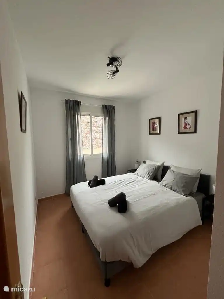 Chambre rez-de-chaussée 2