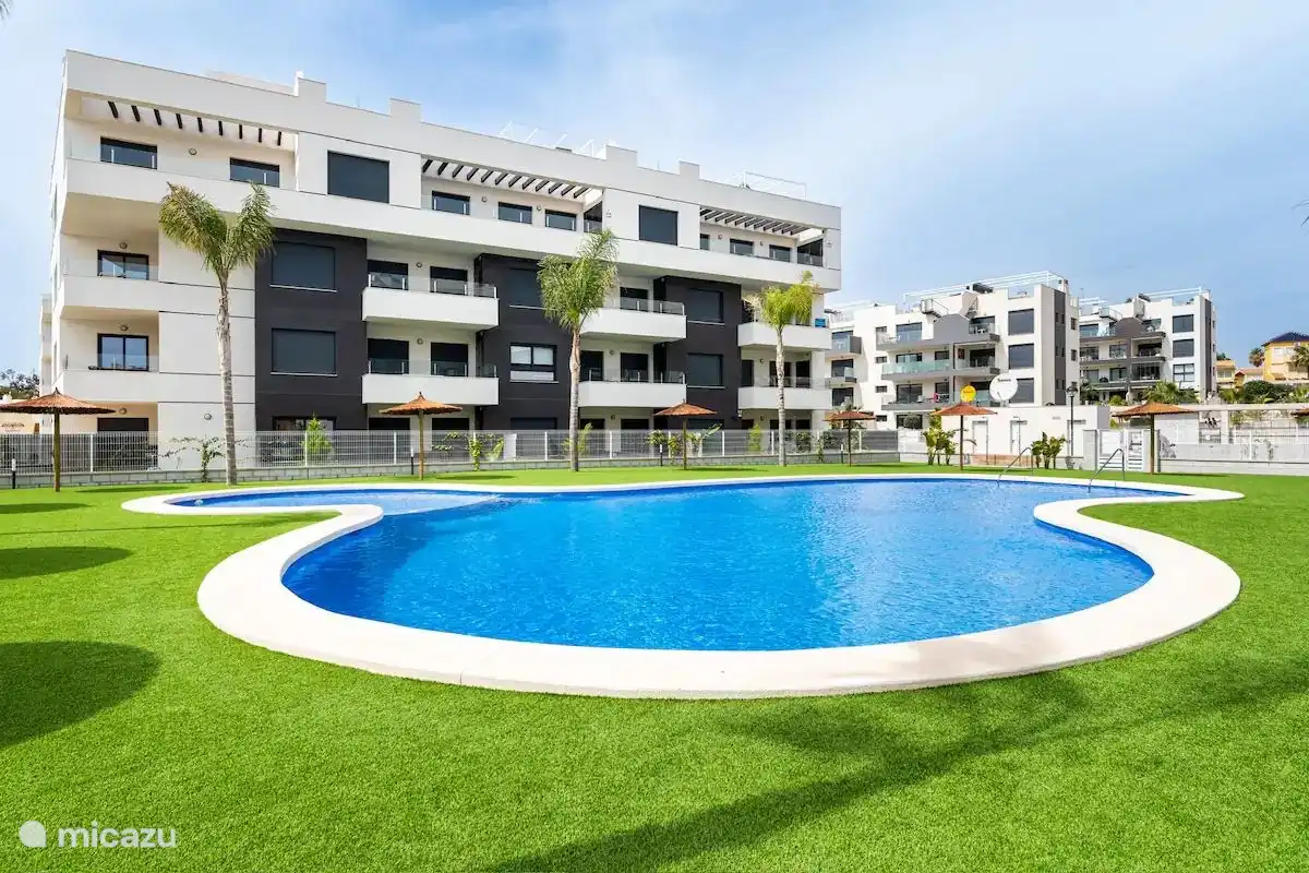 The beautiful complex Valentino Golf III with the lovely communal swimming pool with children's pool.
