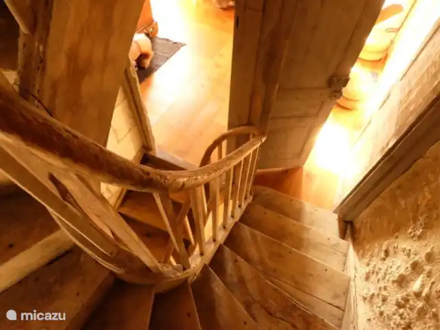 vakantiehuis huren in Frankrijk, Dordogne, La Tour-Blanche-Cercles – Blanchetoure Trap naar de eerste etage